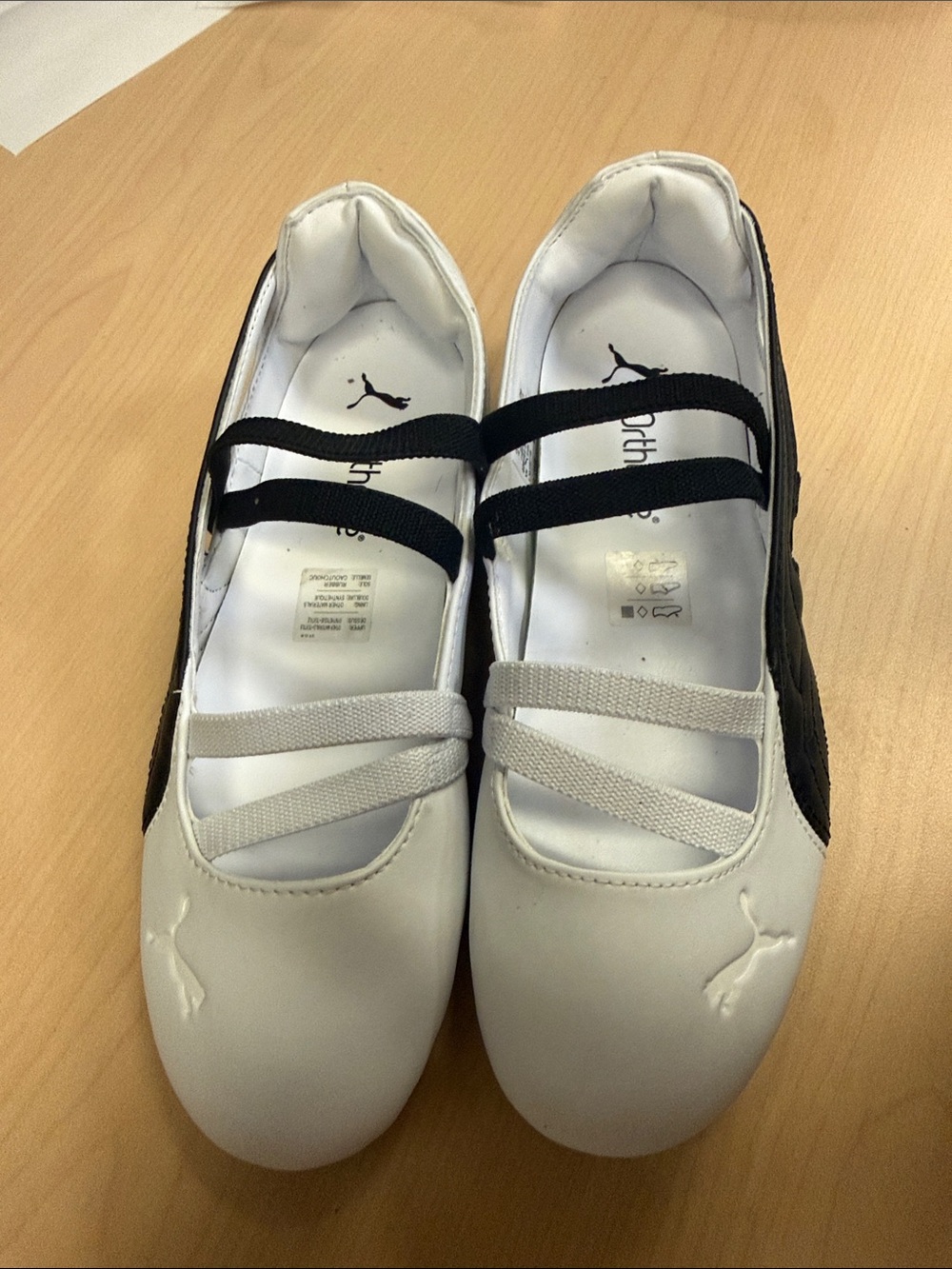 Puma woman White and Black Mary-Jane Style Sneakers
